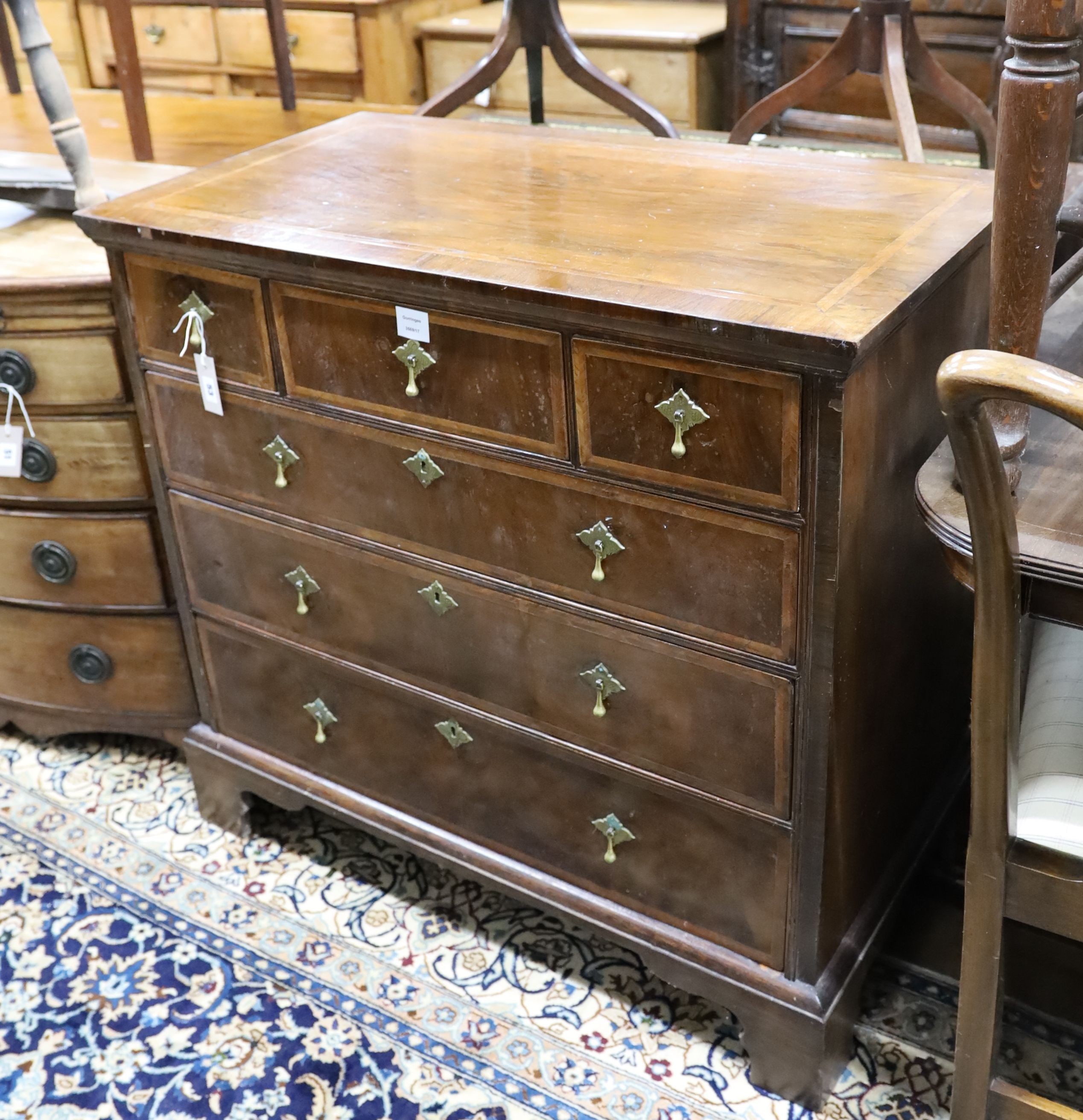 An early 18th century feather banded walnut chest of drawers, width 96cm, depth 53cm, height 92cm